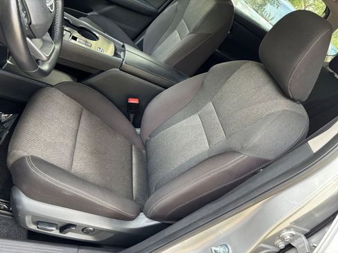 Used 2025 Nissan Rogue SV FWD image 37