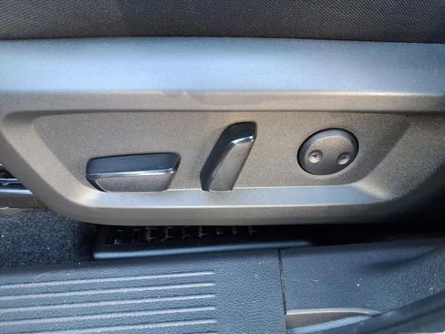 Used 2023 Nissan Rogue SV image 11