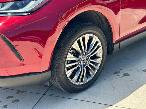 Certified 2024 Toyota Venza Limited AWD/4WD image 9