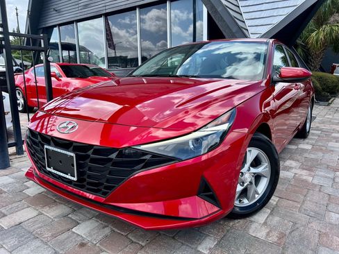 Used 2021 Hyundai Elantra SE FWD image 23