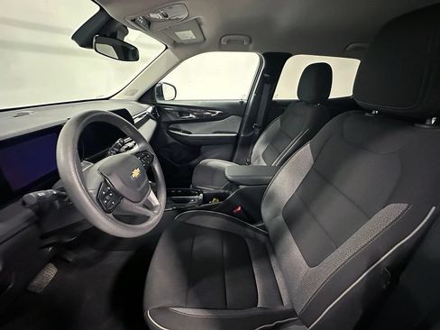 Used 2024 Chevrolet TrailBlazer LS w/ LS Convenience Package AWD/4WD image 3