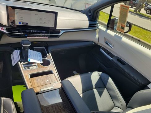 New 2026 Toyota Sienna Limited AWD/4WD image 28