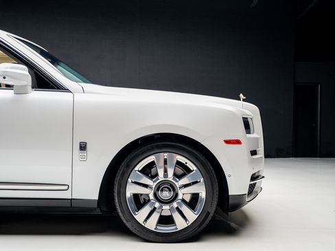 Used 2019 Rolls-Royce Cullinan image 36
