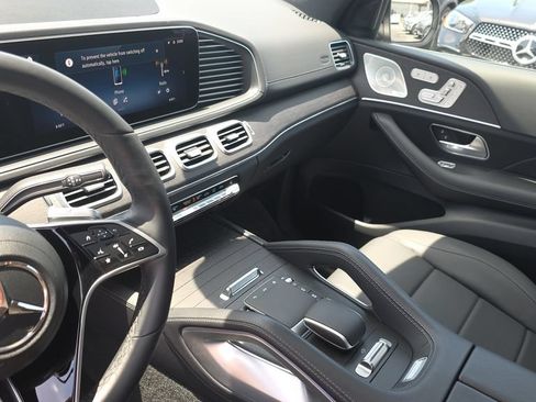Certified 2025 Mercedes-Benz GLS 450 4MATIC image 22