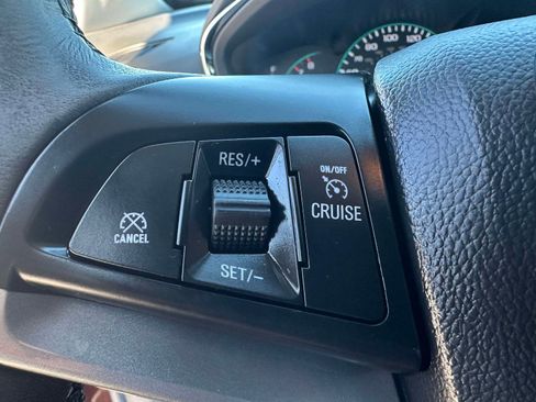 Certified 2022 Chevrolet Trax LT w/ LT Convenience Package image 18