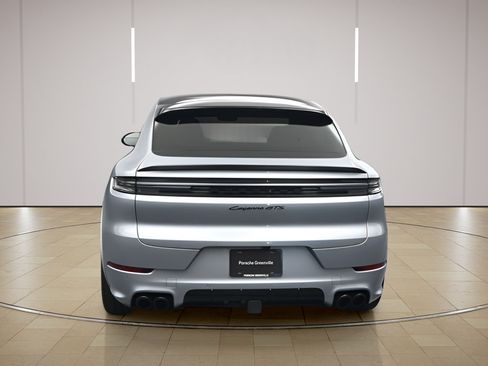 Certified 2025 Porsche Cayenne GTS AWD/4WD image 24