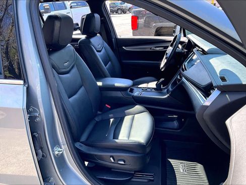 Used 2024 Cadillac XT6 Luxury w/ LPO, Floor Liner Package AWD/4WD image 11