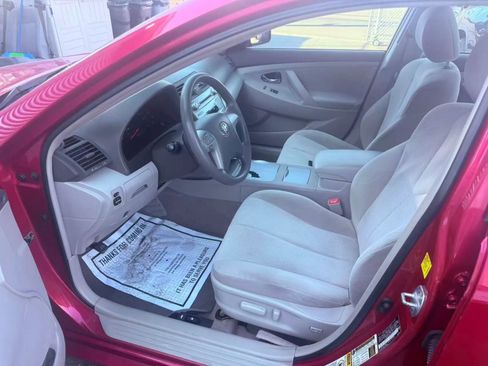 Used 2011 Toyota Camry LE image 9