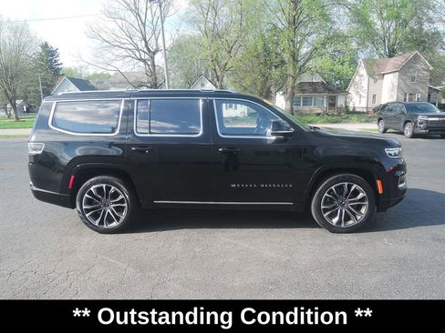 Used 2023 Jeep Grand Wagoneer Series III AWD/4WD image 2