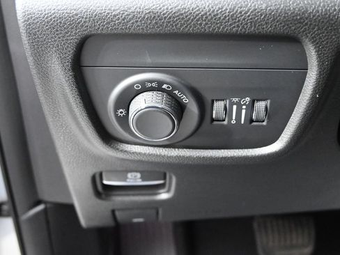 Used 2023 Jeep Grand Cherokee Altitude AWD/4WD image 23