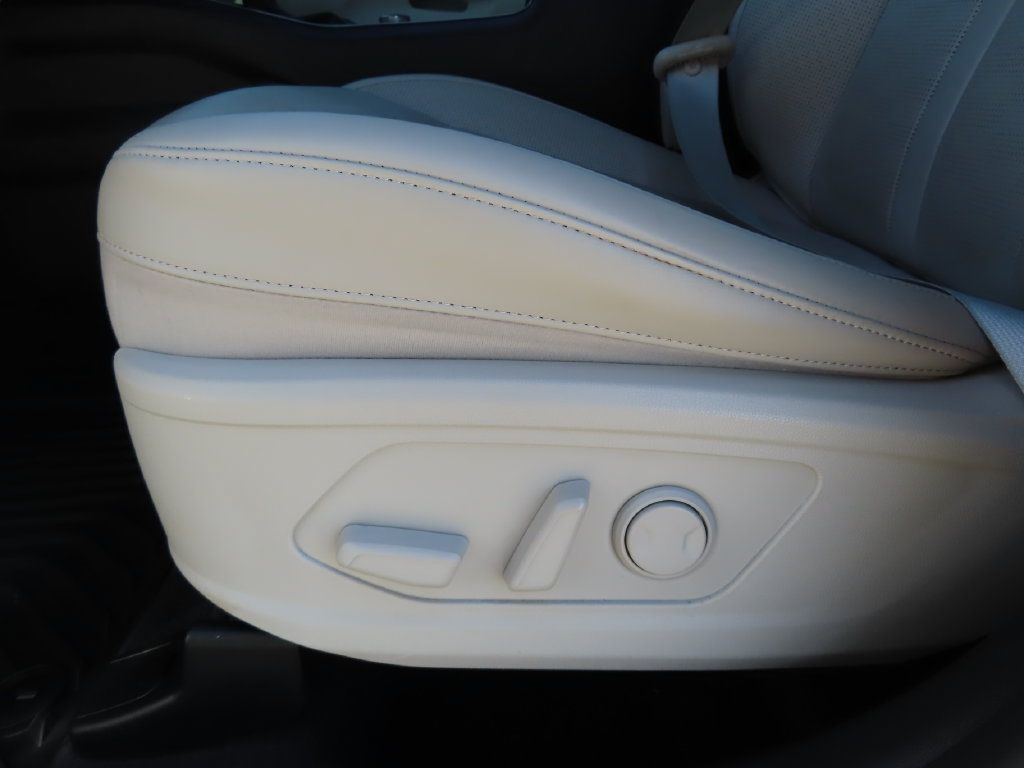 Used 2025 Kia Sorento S AWD/4WD image 8