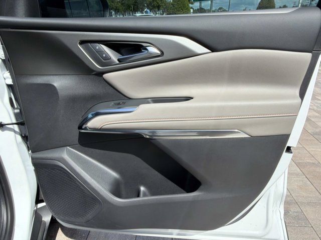 Used 2026 Chevrolet Traverse LT FWD image 17