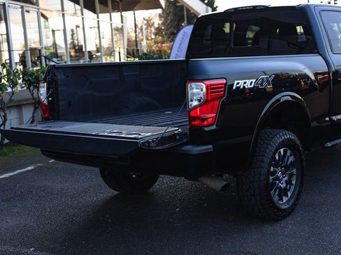 Used 2018 Nissan Titan PRO-4X AWD/4WD image 9