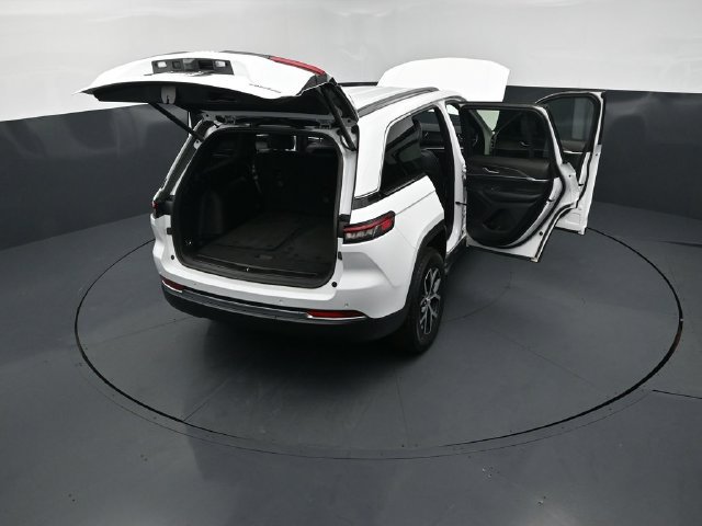 Certified 2025 Jeep Grand Cherokee Limited AWD/4WD image 29
