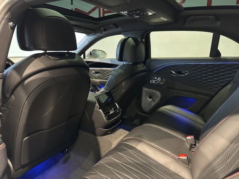 Used 2022 Bentley Flying Spur V8 image 50