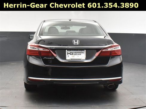Used 2017 Honda Accord EX-L image 6