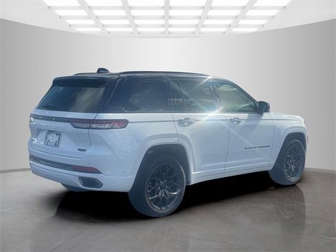 New 2025 Jeep Grand Cherokee Summit image 7