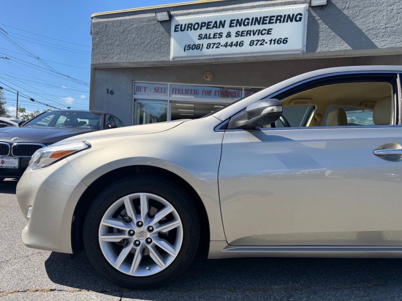 Used 2014 Toyota Avalon XLE FWD image 9