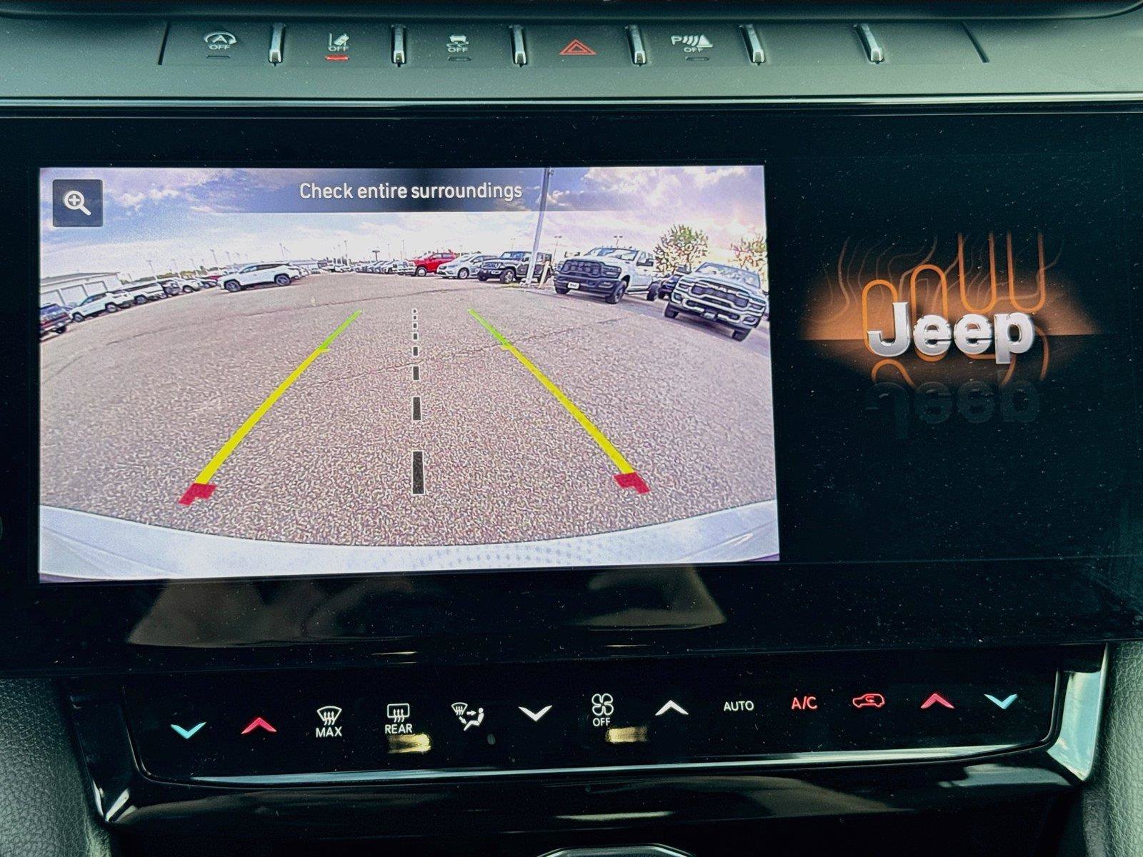 Used 2026 Jeep Grand Cherokee Altitude AWD/4WD image 5