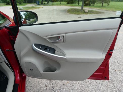 Used 2015 Toyota Prius Four FWD image 31