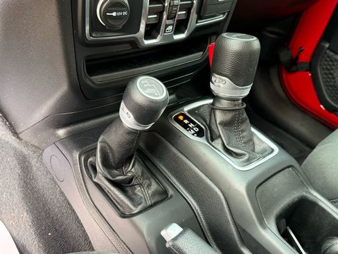 Used 2021 Jeep Gladiator Sport image 21