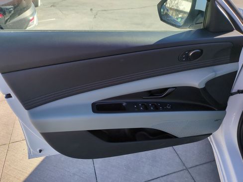 Certified 2025 Hyundai Elantra Limited image 14