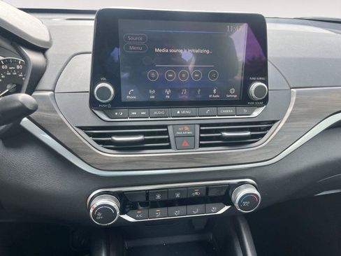 Used 2025 Nissan Altima 2.5 SV AWD/4WD image 17