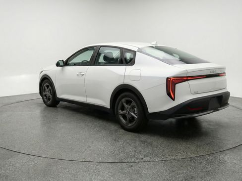 Used 2025 Kia K4 LXS image 6