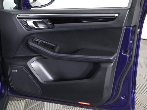 Used 2022 Porsche Macan image 28