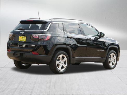 Used 2024 Jeep Compass Latitude w/ Convenience Group AWD/4WD image 7