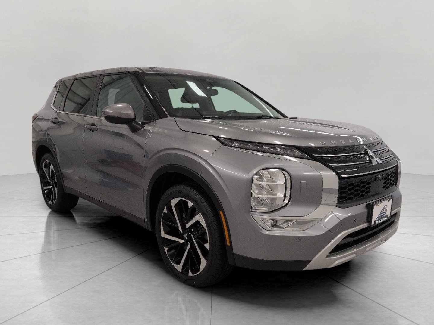 Used 2023 Mitsubishi Outlander SE AWD/4WD image 1