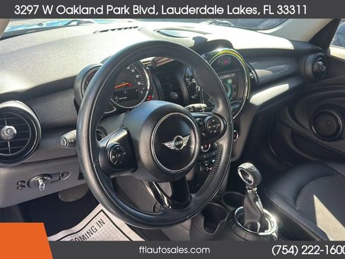 Used 2015 MINI Cooper 4-Door Hardtop image 22