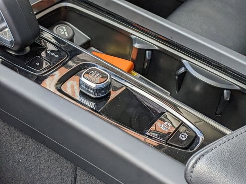 Certified 2025 Volvo S60 B5 Core AWD/4WD image 20