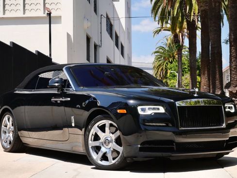 Used 2018 Rolls-Royce Dawn image 3