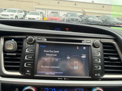 Used 2015 Toyota Highlander Limited w/ Driver Technology Package AWD/4WD image 21