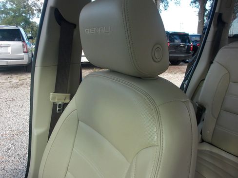 Used 2019 GMC Acadia Denali w/ Technology Package FWD image 23