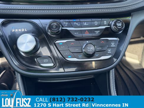 Used 2024 Chrysler Pacifica Limited w/ S Appearance Package FWD image 27