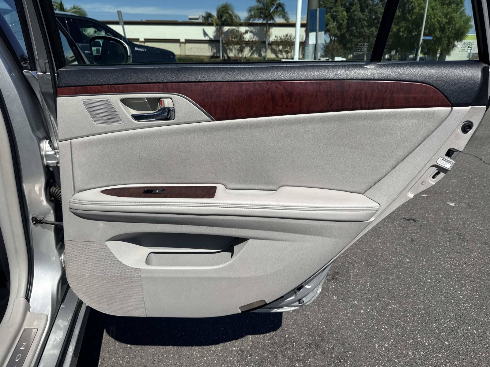 Used 2012 Toyota Avalon FWD image 29