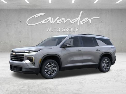 New 2026 Chevrolet Traverse LT w/ Driver Confidence Package FWD image 2