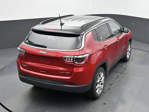 Used 2025 Jeep Compass Limited AWD/4WD image 12