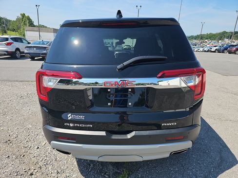 Used 2023 GMC Acadia SLE AWD/4WD image 4