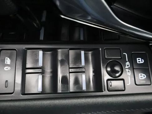 Used 2023 Land Rover Range Rover Evoque S AWD/4WD image 22