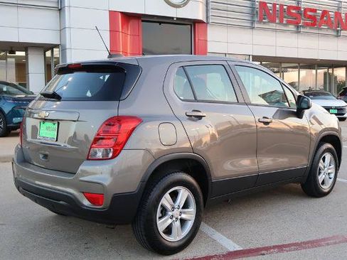Used 2021 Chevrolet Trax LS AWD/4WD image 6