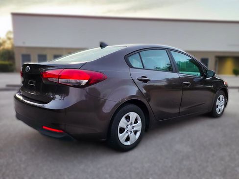 Used 2017 Kia Forte LX image 5