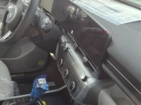 New 2026 Hyundai Kona SE image 8