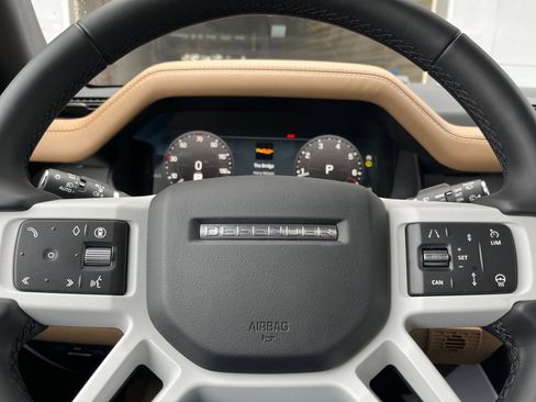 Used 2025 Land Rover Defender 110 X-Dynamic SE AWD/4WD image 22