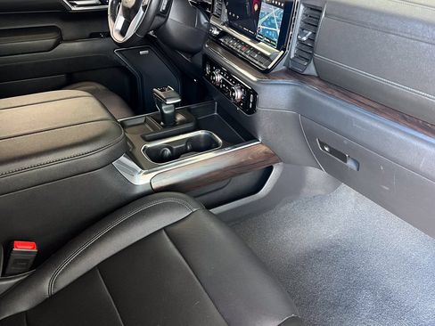 Used 2023 GMC Sierra 1500 SLT w/ SLT Premium Package AWD/4WD image 17