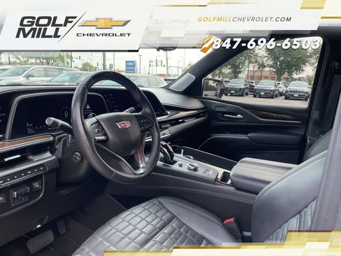 Certified 2024 Cadillac Escalade Sport Platinum w/ Heavy-Duty Trailer Package AWD/4WD image 15