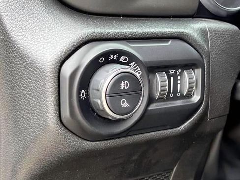 Certified 2022 Jeep Gladiator Willys image 18