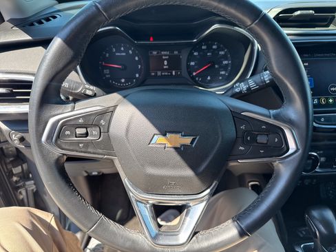 Used 2021 Chevrolet TrailBlazer LT w/ Premium Seating Package AWD/4WD image 17